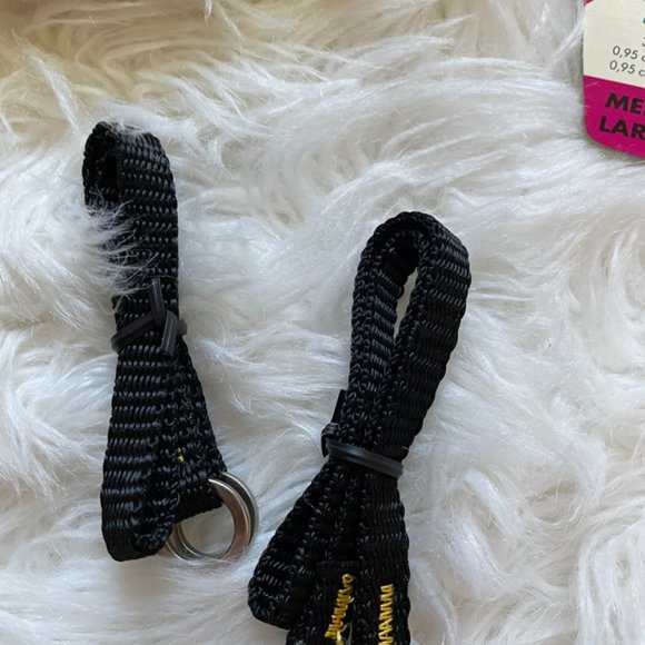 2 Flexi cat retractable leashes and 2 Med-Large Signature by Aspen Cat harness - Picture 8 of 8